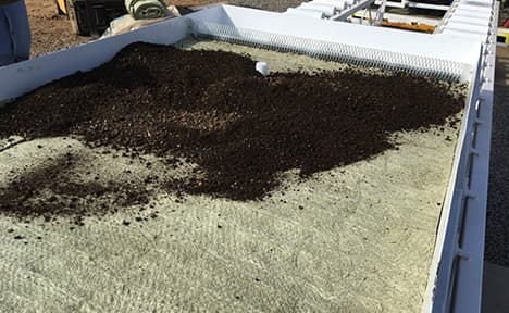 green roof media / green roof soil over mineral wool